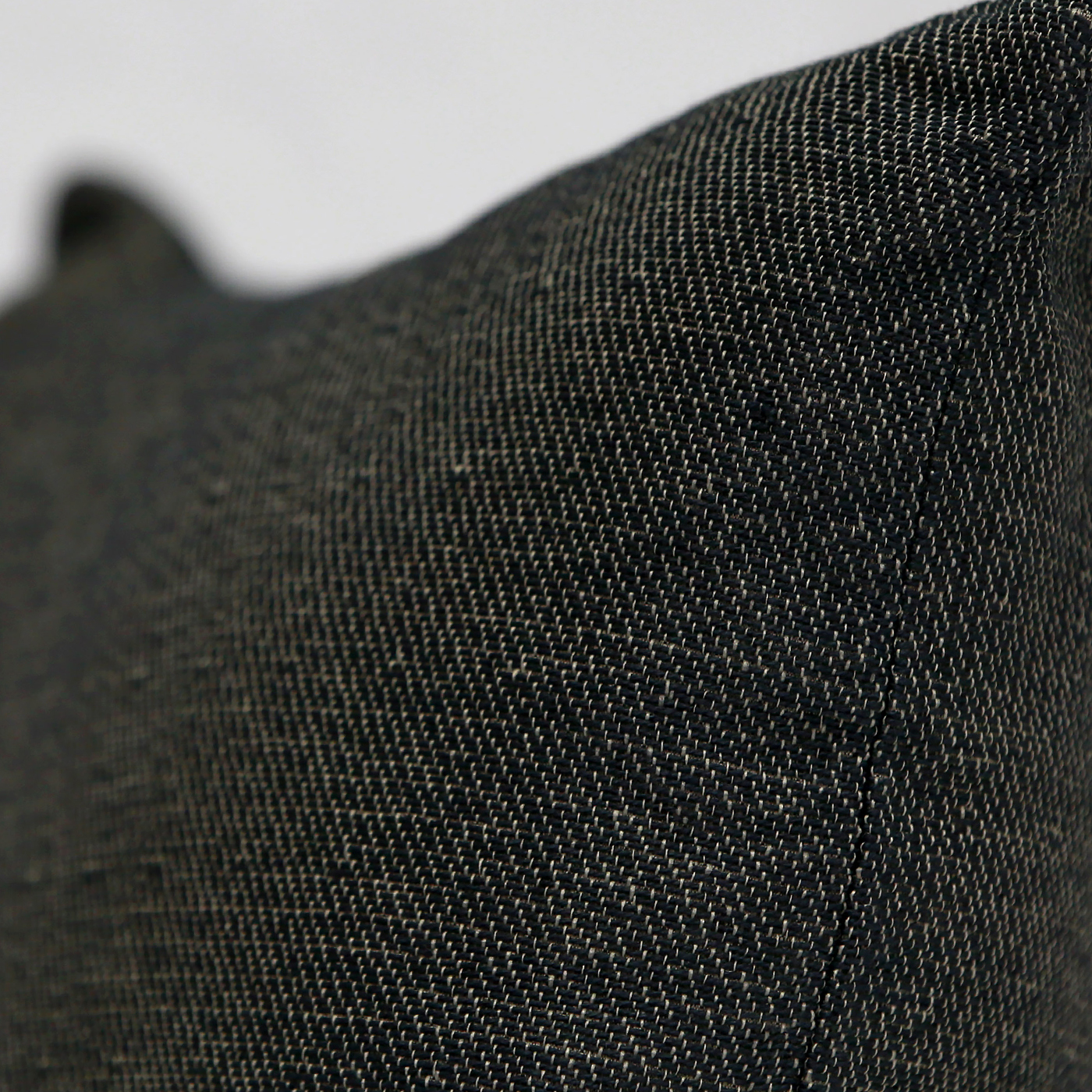 Cojín Line Little Black - Imagen 2