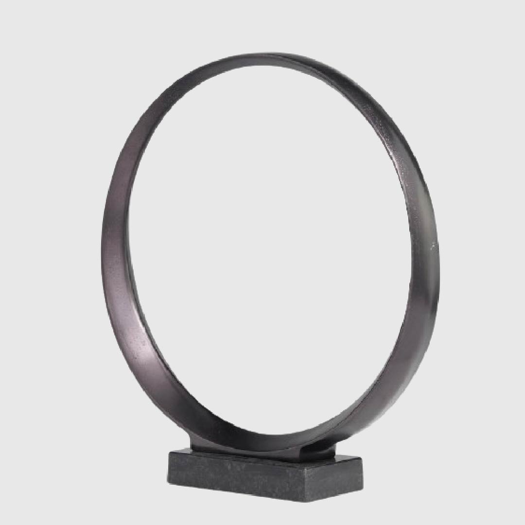 ESCULTURA GEOMÉTRICA DE ALUMINIO GRIS OSCURO CON BASE DE MÁRMOL